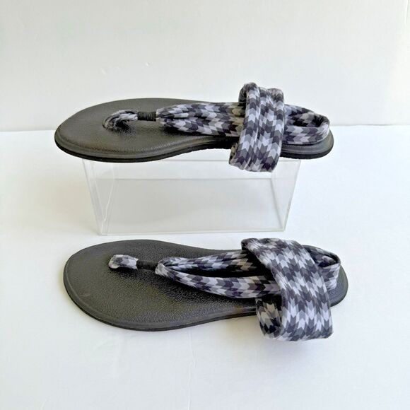 Sanuk Sandals Womens Sz 7 Yoga Slingback Flip Flops Black Gray Chevron Comfort - Picture 2 of 7